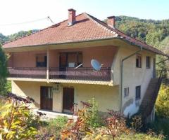 Prodajem kucu i zemlju u Drinjaci